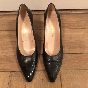 Chanel Size 7 Leather Pumps